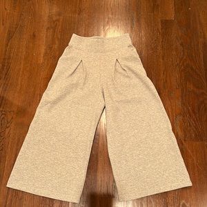 Lululemon capri pants